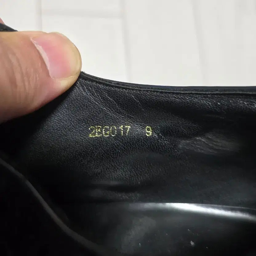 Prada Wingford Designer Shoes - Narrow Fit, Size 265-270