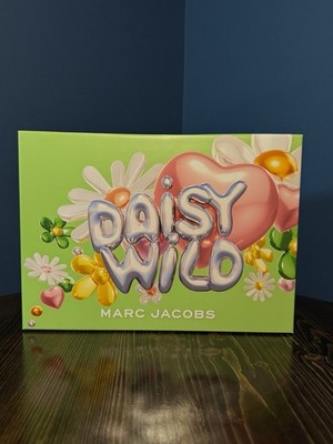 Marc Jacobs Daisy Wild 3 Piece Set Includes 3.3 oz and 0.33 oz Travel Size