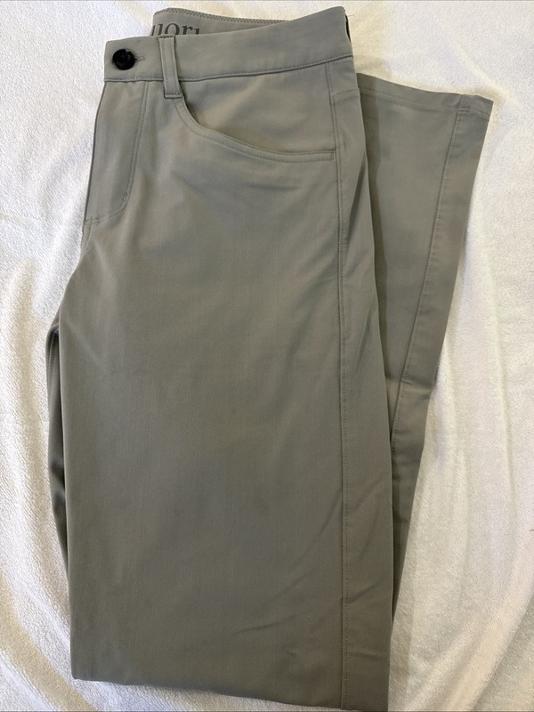 Vuori Meta Pants Light Gray 5 Pocket Casual Performance Size 28. Inseam 31.