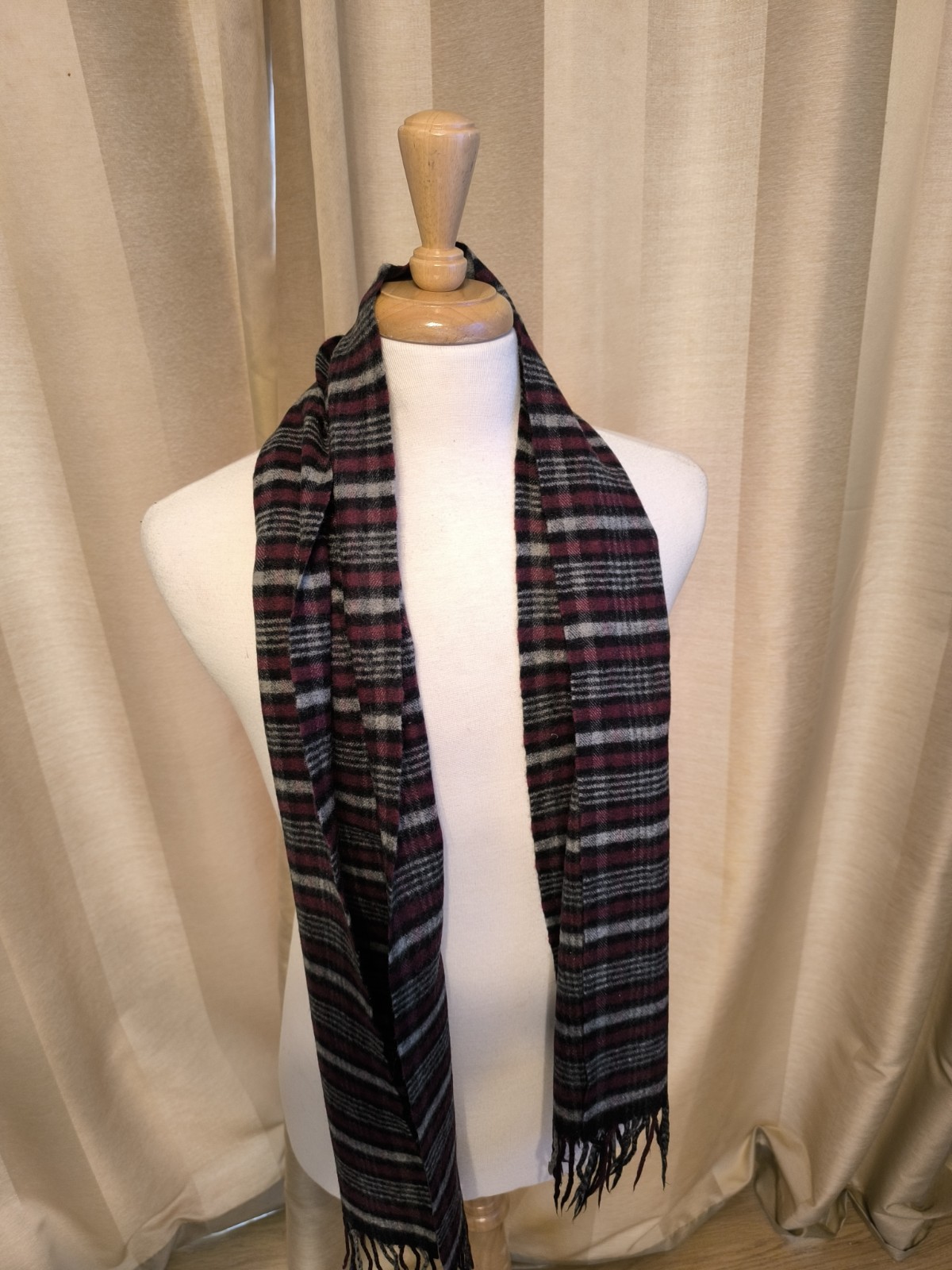 Vintage Aquascutum Scarf lovely vintage piece image 9