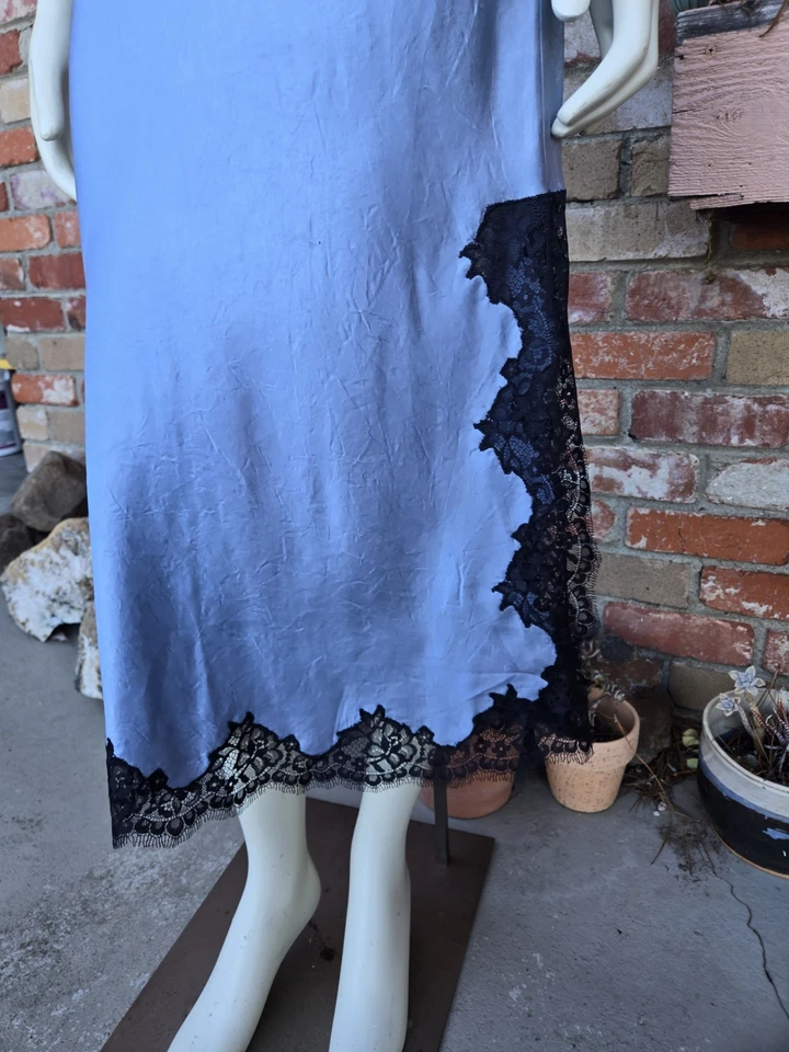 Falda sin cordones J.Crew Gwyneth ribete de encaje texturizado satinado acetato midi gris y negro mediano Foto 3 de 4