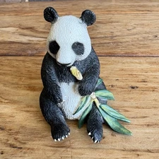 Schleich GIANT PANDA Eating  Bamboo Sitting Adult Retired Figure  14664