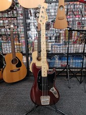Guitare électrique basse Fender USA Mustang style classique