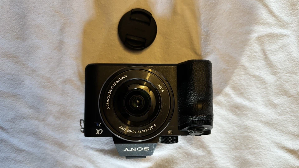 SONY ILCE-7SM2 Full-Frame excellent + 6 original batteries + 16-50mm oss - Photo 2/4