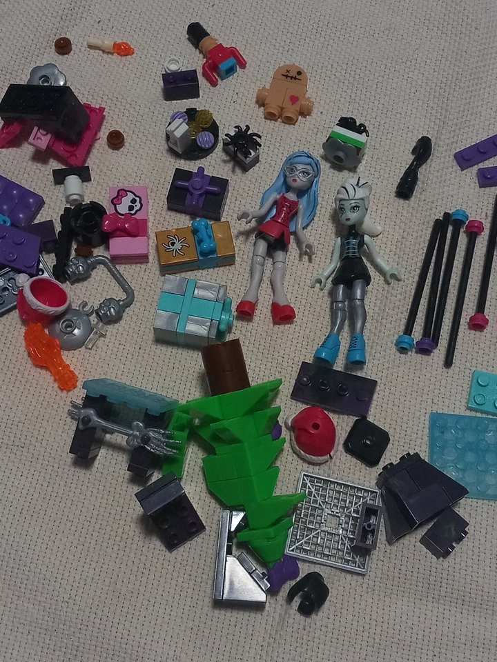 Mega Bloks Monster High Advent Calendar Figures - Image 3 of 4