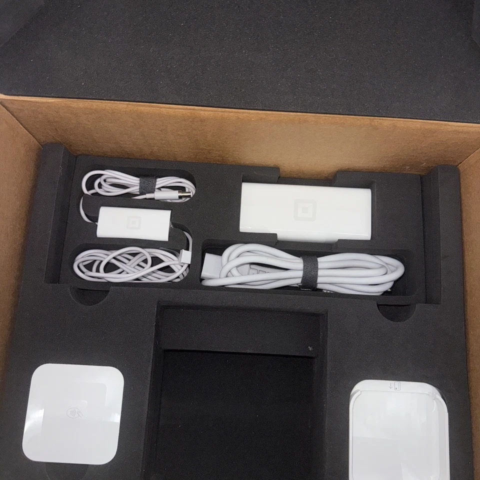 Square A-SKU-0274 Stand for Apple iPad White Shipper EComm With NFC Reader - Image 3 of 4