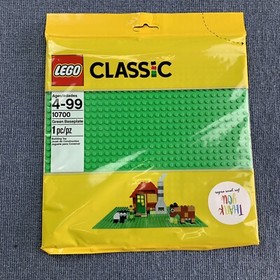 Lego Classic Green Grass Baseplate 10700 10" x 10 "  studs 32 x 32