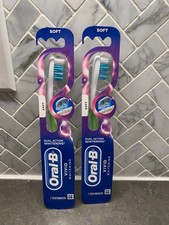 NEW Set of 2 Oral B Vivid Whitening Soft Bris...