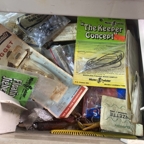 Grandpas 1960-70's Vintage PLANO 1500 3 Tray Tackle Box W/All Kinds Of Lures! - Bild 10 von 11