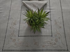 Tovaglia ricamata in punto pieno e gigliuccio a mano su lino canapa 12 posti