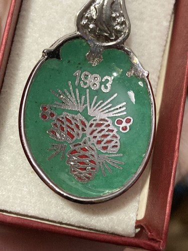 NUEVA cuchara de recuerdo vintage de vacaciones de Navidad de 1983 esmaltada en metal - Imagen 8 de 11