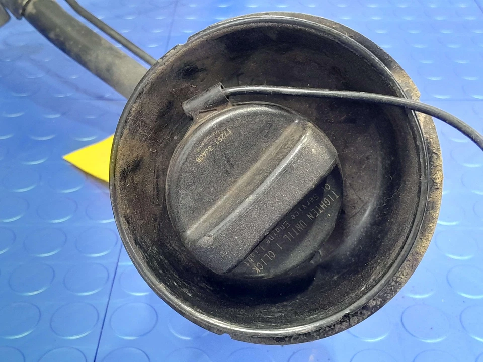 Nissan Versa Note 2014-2019 conjunto de cuello de llenado de combustible genuino OEM 172203VZ1A Foto 3 de 4