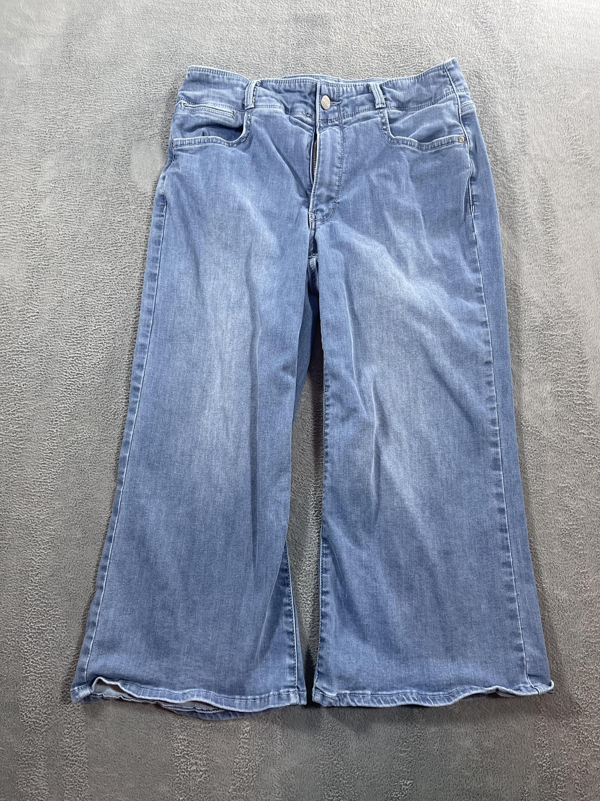 NYDJ Wide Leg Crop Jeans Womens 8 Light Wash Cool Embrace Lift Tuck Denim