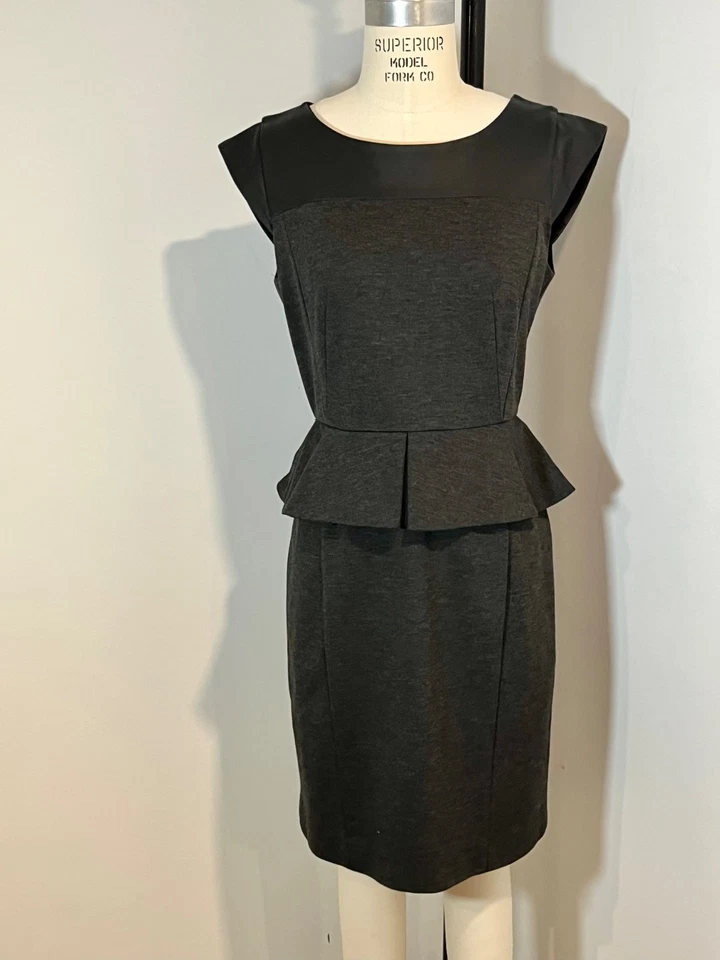 Vestido Vaina Cynthia Steffe - 100% Piel de Cordero Borde Peplum Elástico Talla 8 Foto 3 de 4