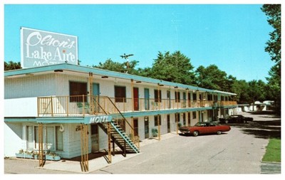 Vintage Postcard Lake Aire Motel Lake Delton Wisconsin vintage cars