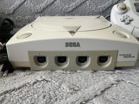 Sega Dreamcast Console w/ 1 Controller & Cables *TESTED* [HKT-3020]