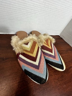 Universal Thread Women's Chevron Faux Fur Lined Clogs Size 7.5