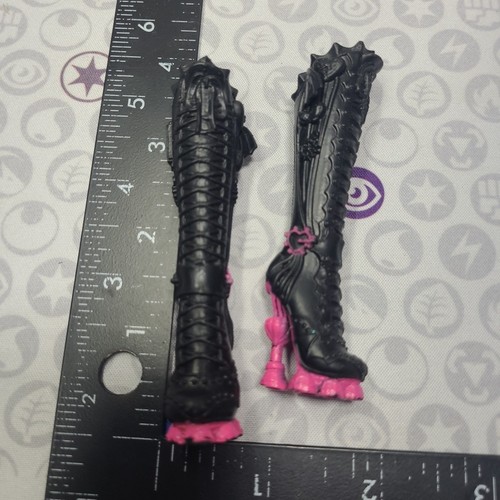 2014 Monster High Freaky Fusion Dracubecca Boots Black and Pink REPLACEMENT PAIR - Picture 4 of 6