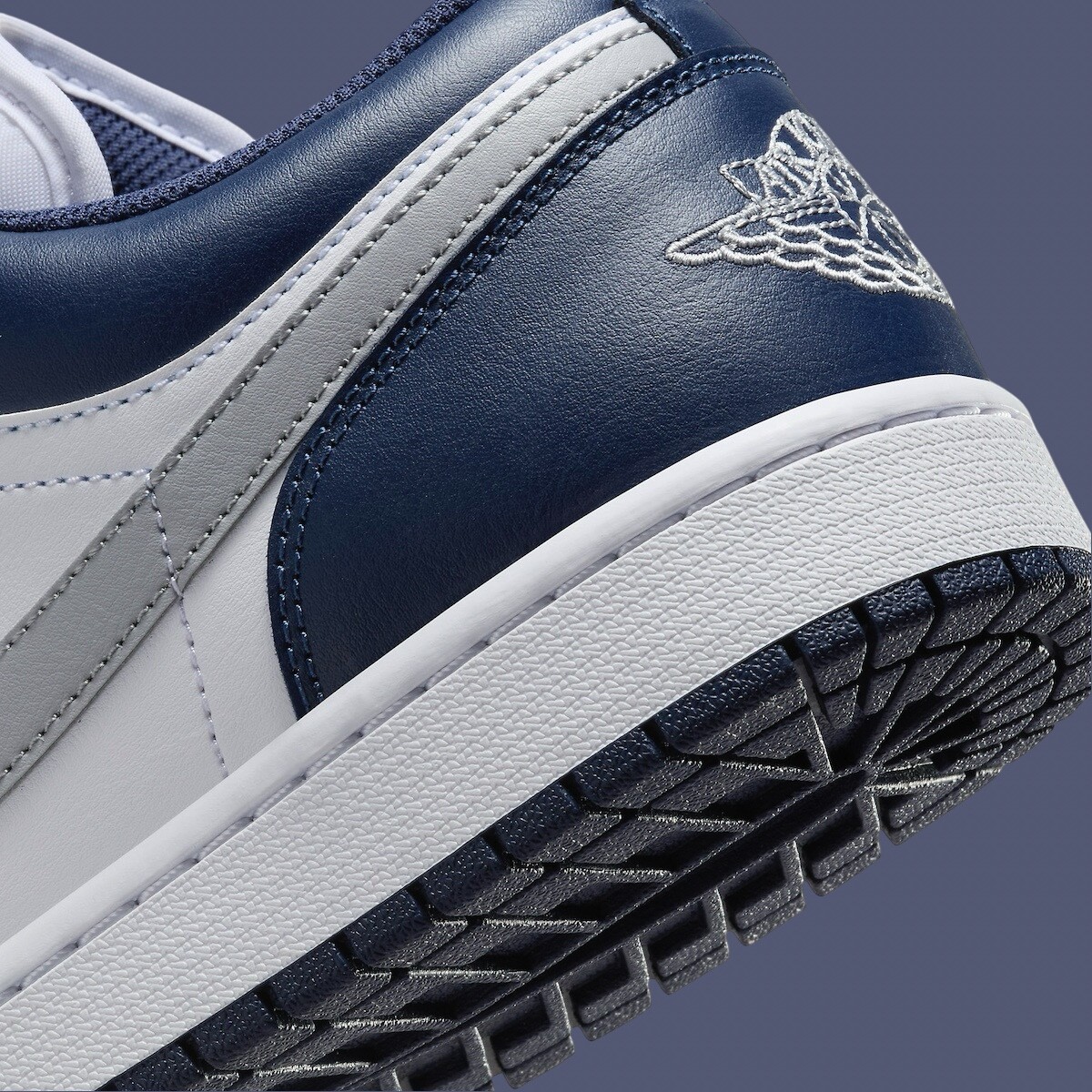国内配送 NIKE AIR JORDAN 1 LOW WHITE/WOLF GREY-MIDNIGHT NAVY Jordan 1 Low Wolf Grey Midnight Navy Men's - 553558-141 - US