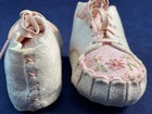 Vintage Hand Stitched Pink White Wool Felt Floral Embroidered Baby Booties Shoes — photo 3