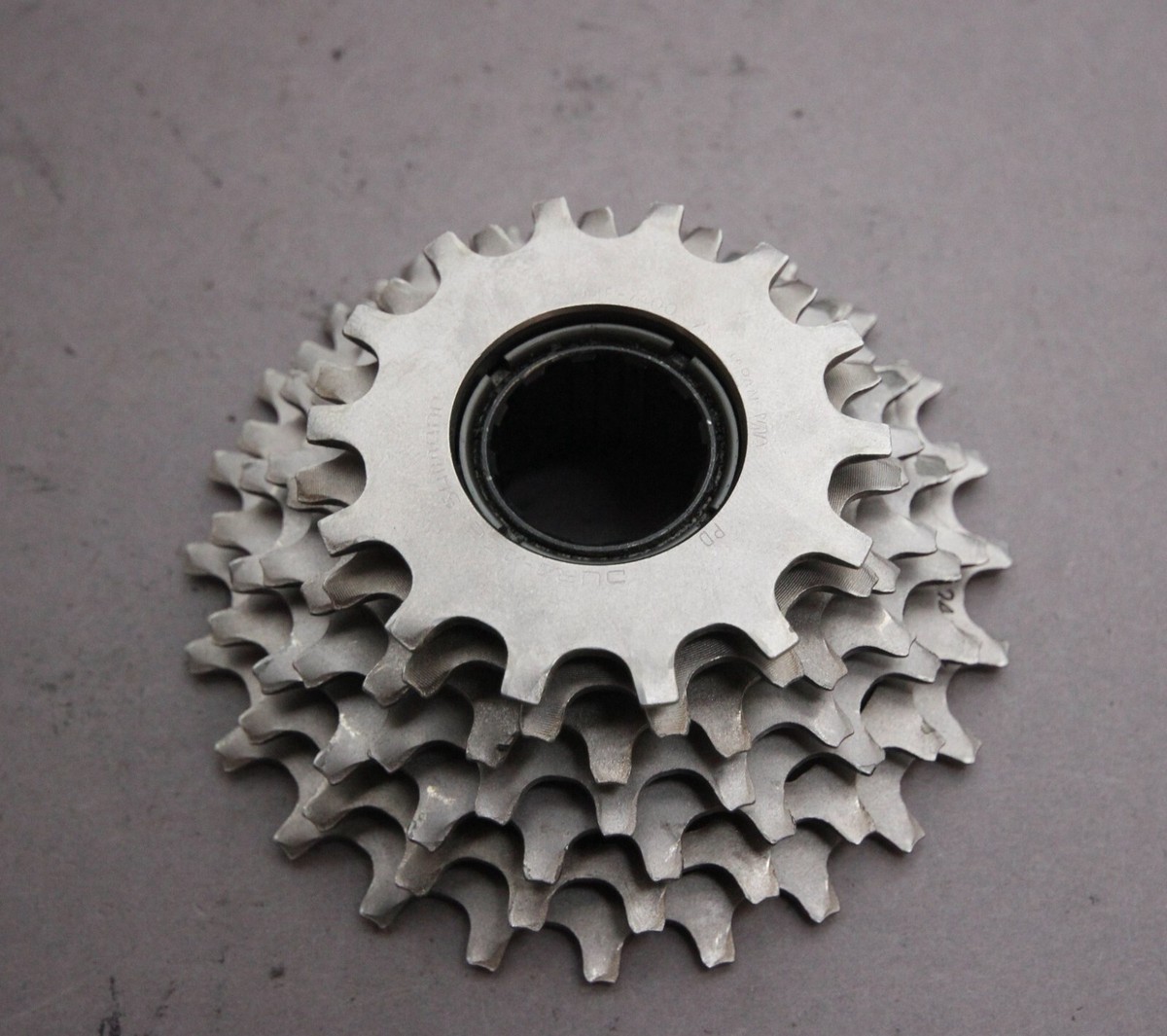 Roue Libre Shimano Dura-Ace MF-7400 6 Vitesses 14-22 - Filetage ISO, 393g, Occasion En Très Bon état
