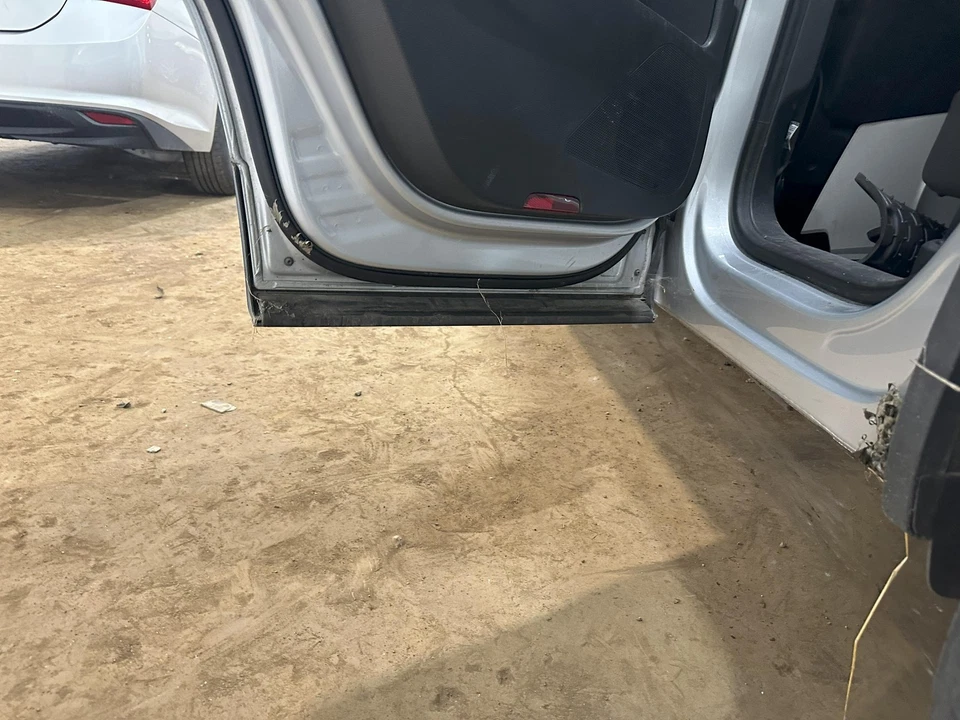 Used Rear Left Door Assembly Rear Side fits: 2017 Volkswagen Tiguan electric lig - Image 4 of 4