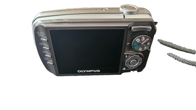 OLYMPUS mju DIGITAL 800 ALL-WEATHER Digitalkamera mit 3x Zoom & 8 Megapixel !