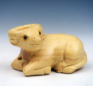 Japanese Boxwood Hand Carved Netsuke Sculpture Lovely Seated Buffalo #09122401