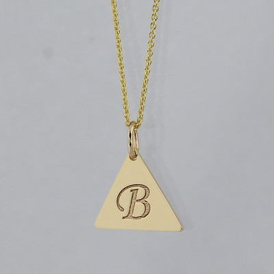 Dreieck Anhänger Halskette, massiv Gold zierlicher Charm Lasergravur Initiale GC27