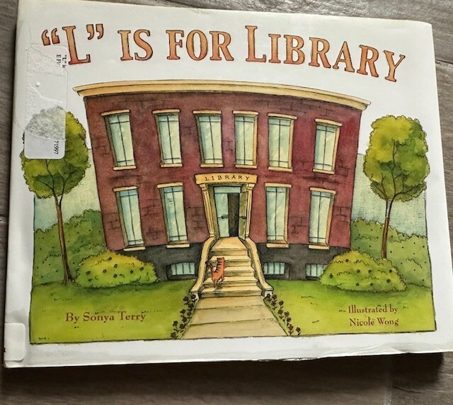 洋書 Foundation Reading Library Collection A Glowing Shrine to the Printed Word - The New York Times