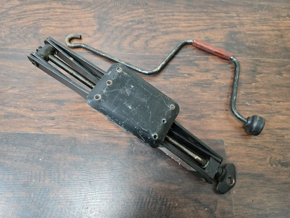 BONITO USADO ORIGINAL PORSCHE 924 924S 944 GATO DE TIJERA DE ACERO CON MANGO KIT DE HERRAMIENTAS #1 Foto 4 de 4