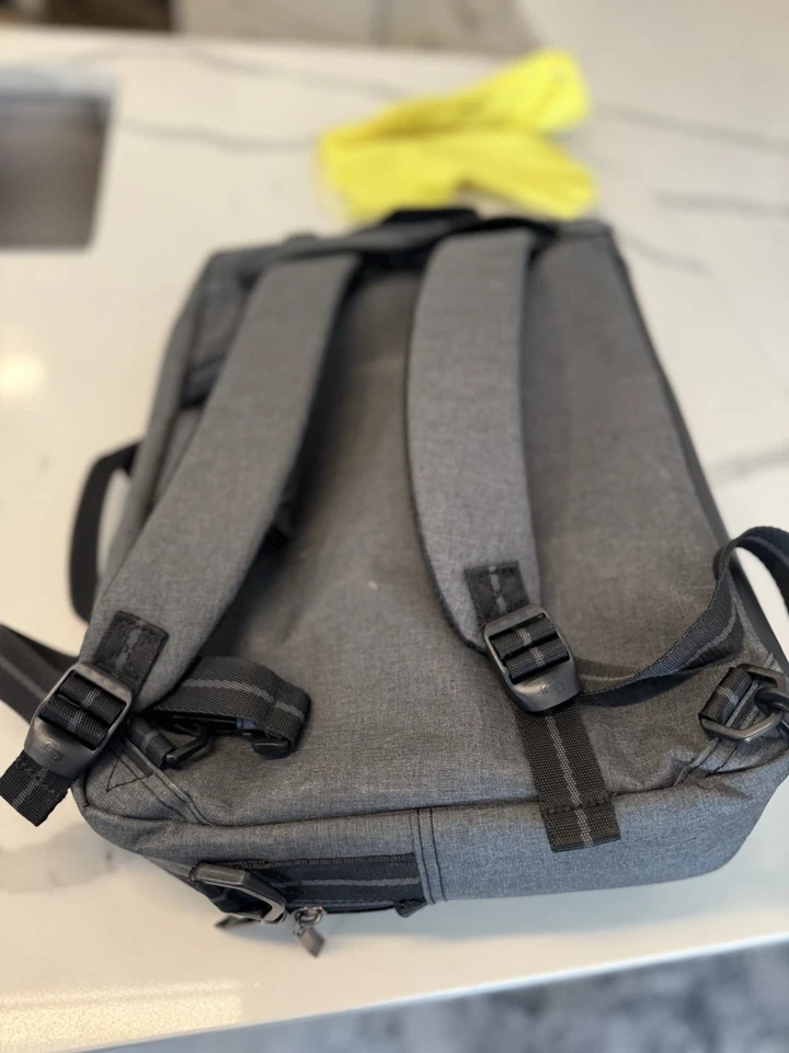 Solo New York HQ 软垫笔记本电脑公文包/背包 最多 17 英寸 适合 14-15 — 第 3/4 张图片