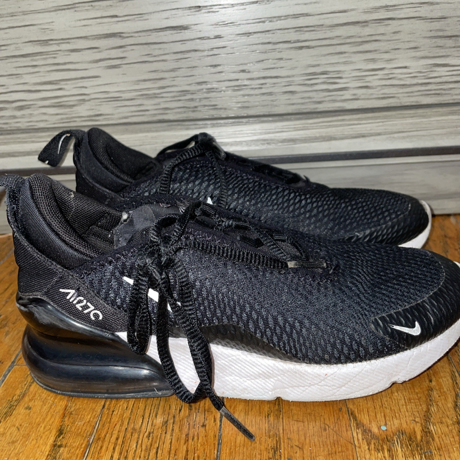 Nike Air Max 270 Shoes Boys 2 Youth Black Athletic Running Training AO2372 001