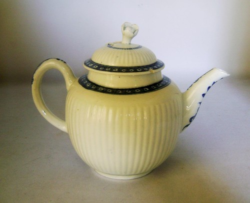 Antique C.18th Worcester Blue & White Porcelain Teapot with Vertical Fluting - Picture 1 of 8