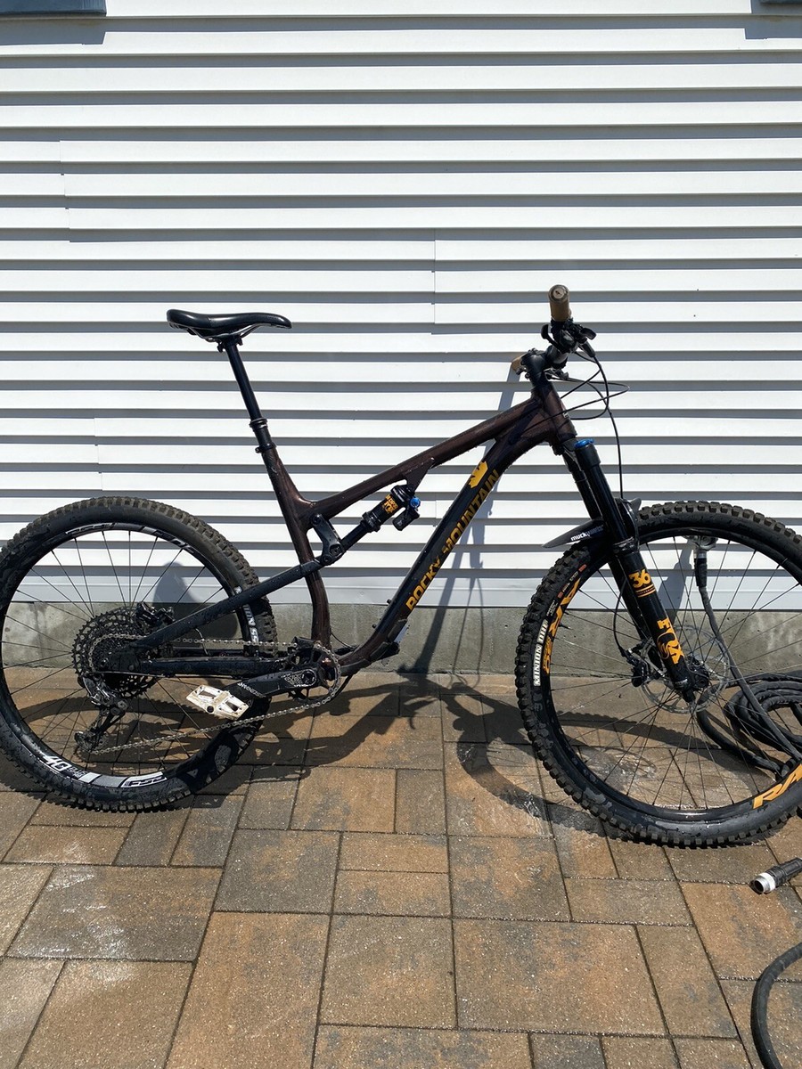 Rocky Mountain Instinct: Mullet: Original Frame, Updated Components  8027772980