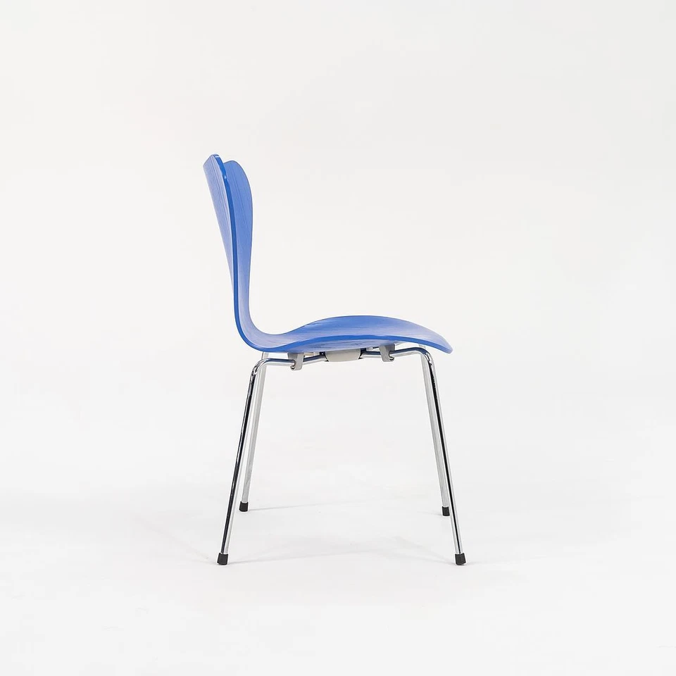 1996 Arne Jacobsen for Fritz Hansen Series 7 Chair in Blue Model 3107 Sets Avail - Image 3 of 4