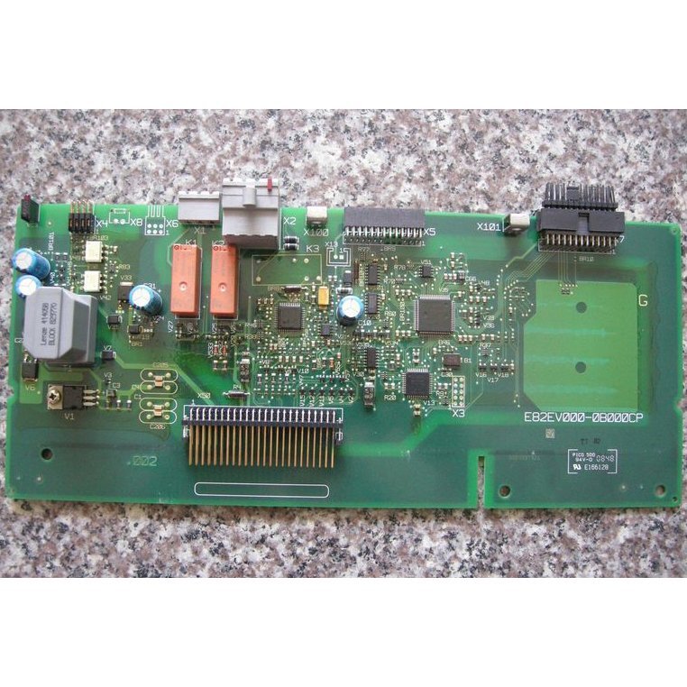 Carte électronique Lenze E82EV Series E82EV000-0B000CP - Occasion Fonctionnelle - Pour Automatisme