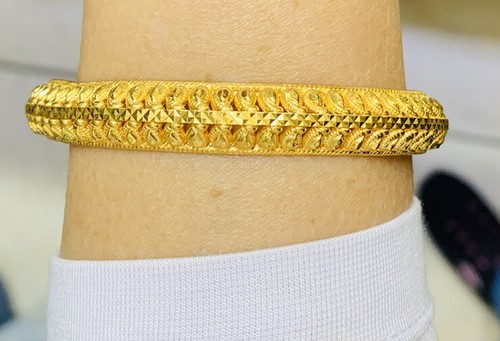 21K Solid Yellow Gold Old Cut Bangle 20.30Grams (60mm)