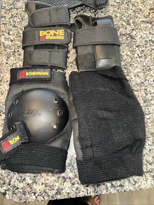 BONESHIELDZ KNEE AND WRIST GUARDS & SPORTS BAG 5242 LARGE