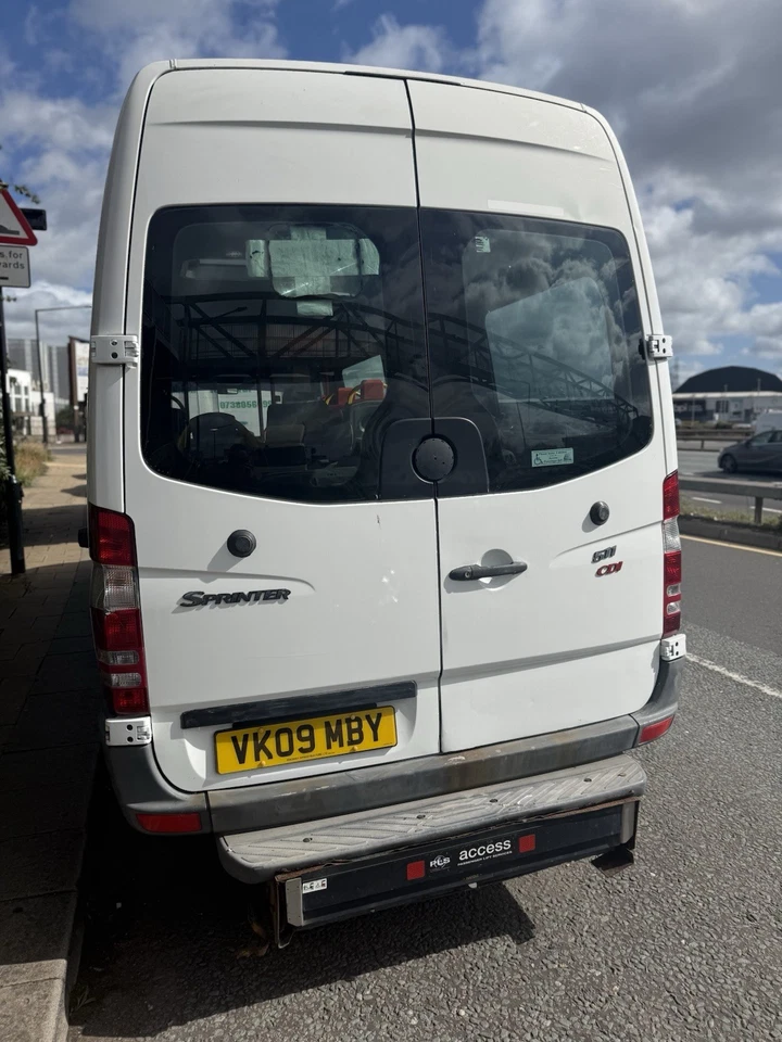 Mercedes Benz Mini Bus Van 2.1 - Image 2 of 4