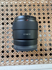 Sony E 11 mm F1.8 | APS-C-Weitwinkel-Objektiv mit Festbrennweite (SEL11F18)