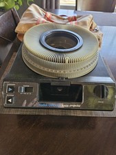 VTG Kodak Carousel 4400 Slide Projector w/ carrying bag.