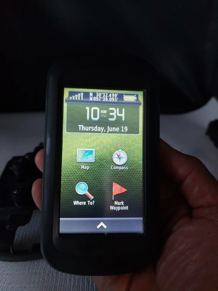 Genuine OEM Garmin Montana 650t GPS 4" Color Touchscreen  NEEDS POWER ON BUTTON  - Image 3 of 4