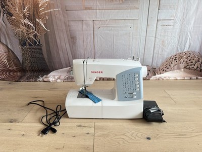 Sewing Machine, Brand- Singer, Working Condition, Colour- White, Almost New
