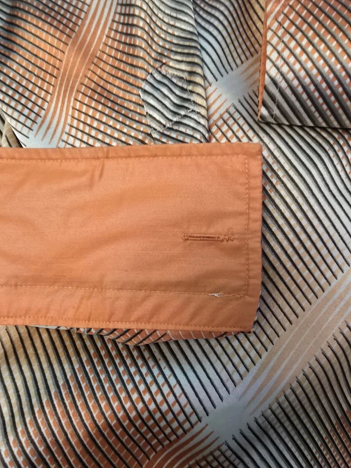 Camisa de vestir de seda manga larga con botones Balenciaga para hombre Foto 3 de 4