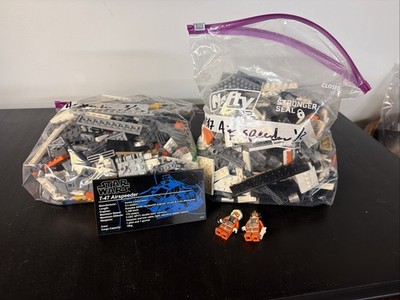 Lego Star Wars UCS Snowspeeder 75144 both mini figs,