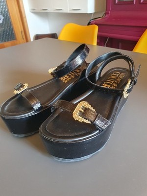 Versace Jeans Couture Damensandale, Schnalle Mallory Baroque, Schwarz,