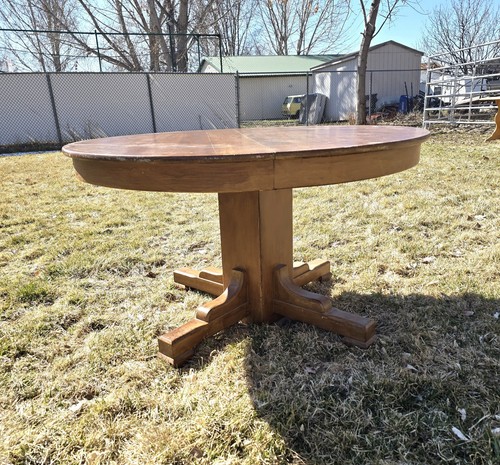 1907-1910 Solid Oak Round Table With Original Chairs