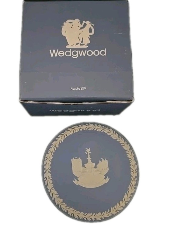 Wedgwood Trinket Box Blue/White "JASPER" Piccadelly Circus Barlaston, England!