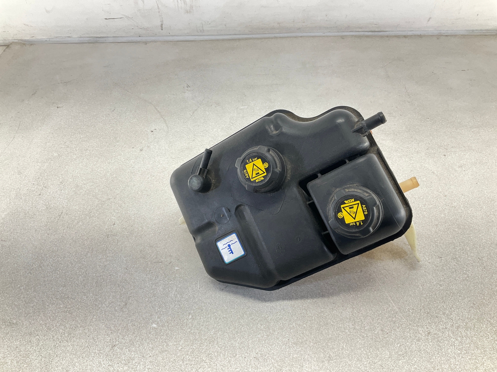 17-20 MASERATI Levante 3.0L Radiator Coolant Overflow Reservoir Tank OEM CM